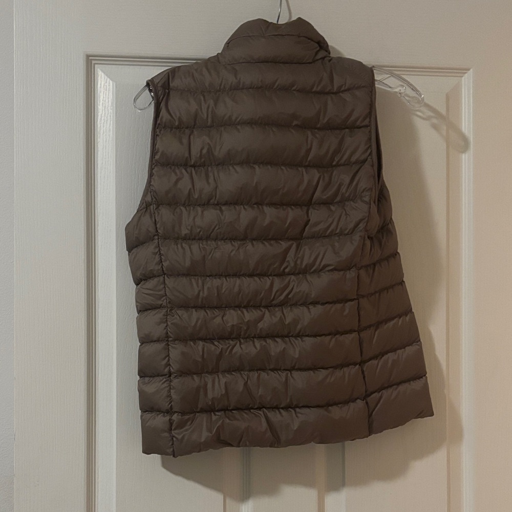 Uniqlo Women's Tan Down filled Puffer Vest - Picture 4 of 4
